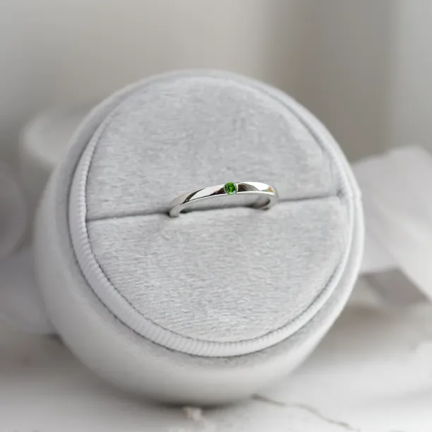 Platinový zásnubní prsten s lab-grown smaragdem LINA Image