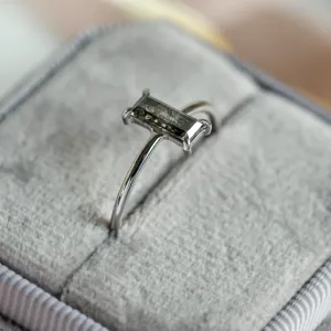 Prsten v art deco stylu se salt'n'pepper diamantem ERMANNO Thumbnail