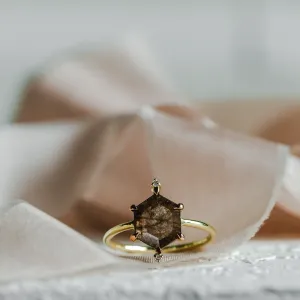 Zlatý prsten s hexagon salt'n'pepper diamantem ACHILLE Thumbnail