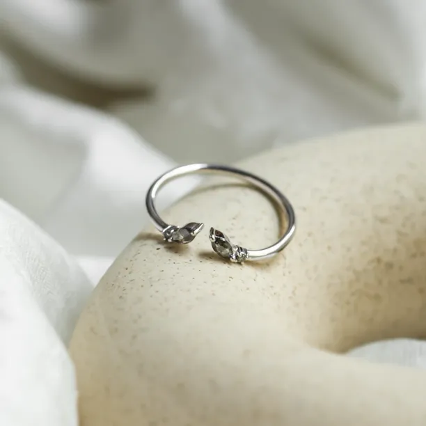 Zlatý otevřený prsten se salt and pepper diamanty ADA Image