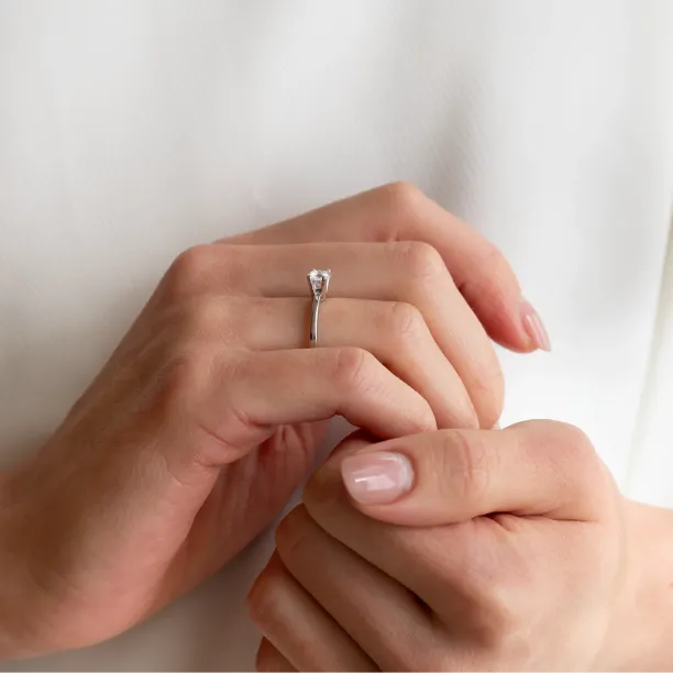 Klasický zásnubní prsten s lab-grown diamantem SEMLA Image