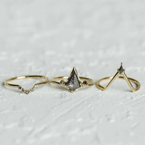 Engagement ring set with salt'n'pepper diamonds MEGHAN Image