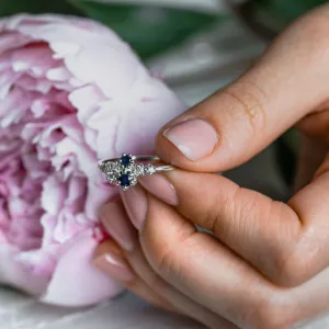 Zlatý cluster prsten se safíry a diamanty NAUTICA Thumbnail