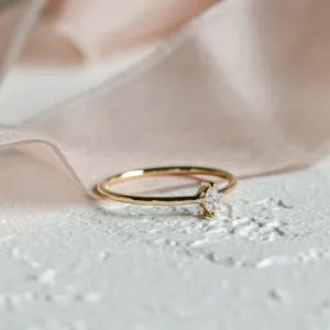 Minimalistický zásnubní prsten s markýz diamantem ANTOINETTA Thumbnail