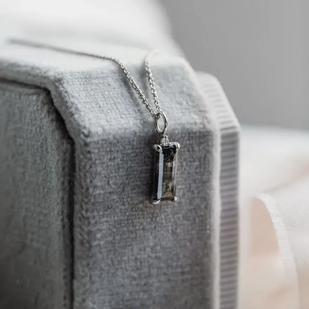 Zlatý náhrdelník s baguette salt'n'pepper diamantem PARIS Image