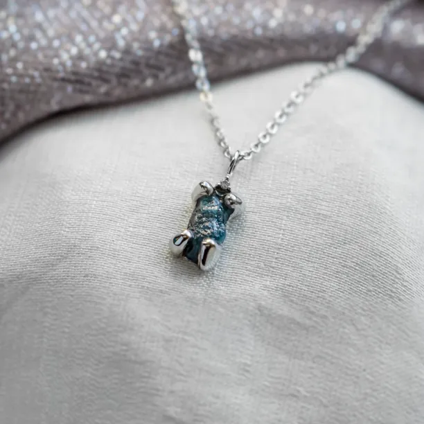 Zlatý náhrdelník s modrým surovým diamantem LORELEI Image