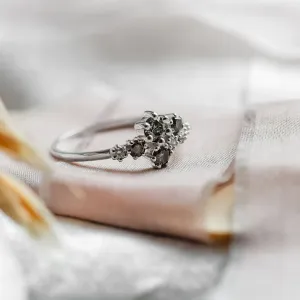 Netradiční cluster prsten se salt'n'pepper diamanty GEMBA Thumbnail