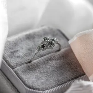 Netradiční cluster prsten se salt'n'pepper diamanty GEMBA Thumbnail