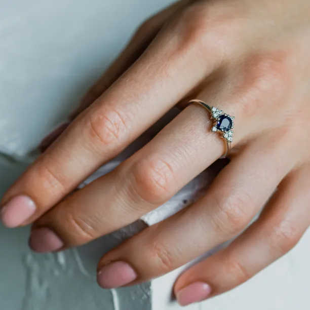 Zlatý prsten s modrým safírem a diamanty ELIZABETH Image