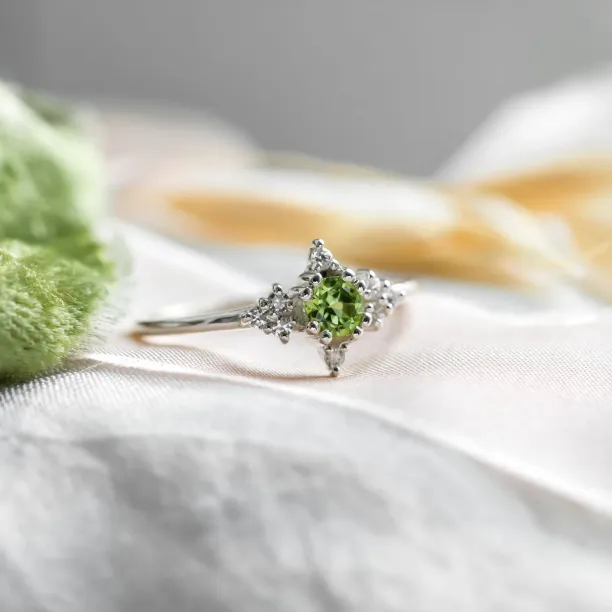 Zlatý prsten s olivínem a diamanty CERIGNOLA Image