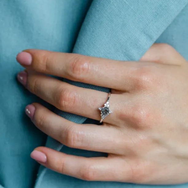 Zlatý prsten s rutilovým křišťálem a diamanty PHOENIX Image