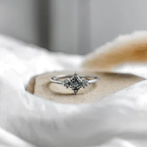 Atypický zlatý prsten se salt'n'pepper diamanty ORION Thumbnail