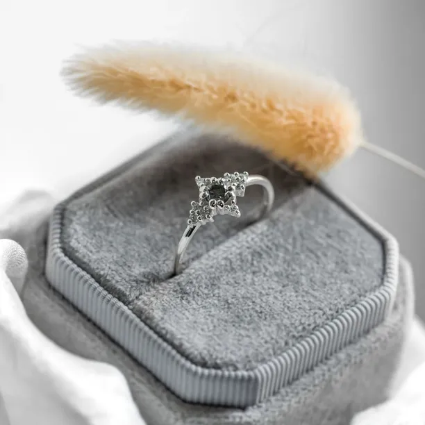 Atypický zlatý prsten se salt'n'pepper diamanty ORION Image