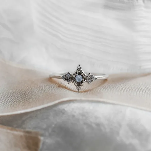 Atypický zlatý prsten se salt'n'pepper diamanty ORION Image