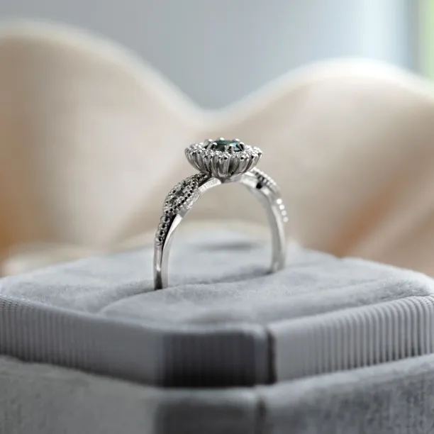 Vintage engagement ring with moss agate and diamonds CALLIN Image