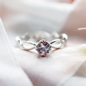 Lepidokrokit a diamanty v prstenu QUEENSLAND