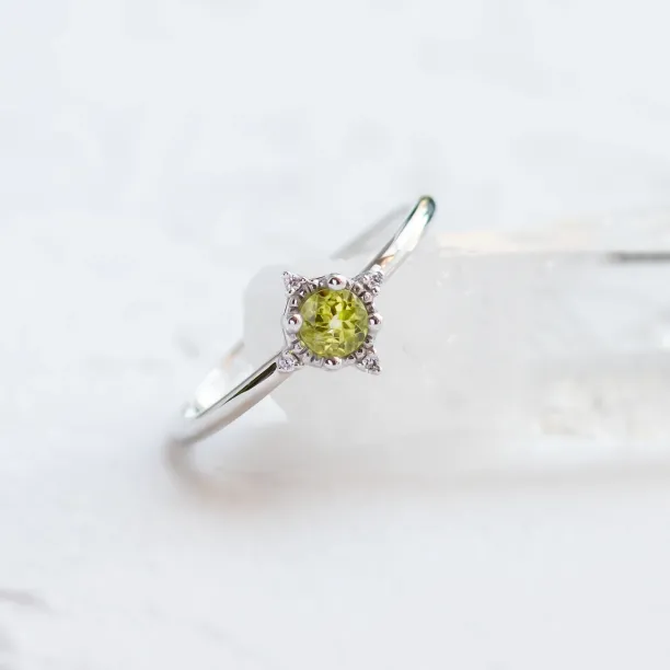 Zásnubní prsten s olivínem a diamanty OLIVKA Image