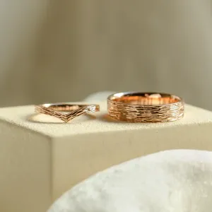 Zlaté snubní prsteny s přírodním povrchem SIENA Thumbnail