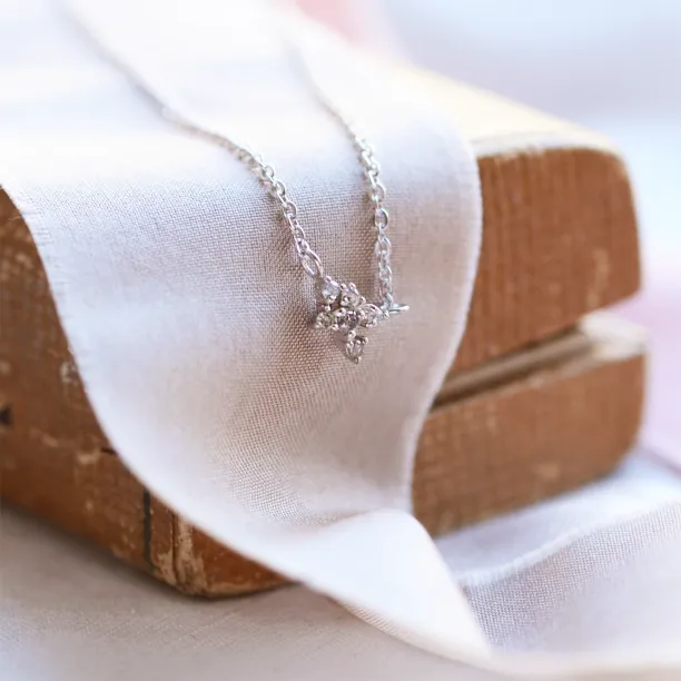 Minimalistický náhrdelník v cluster stylu CLAIRE Image