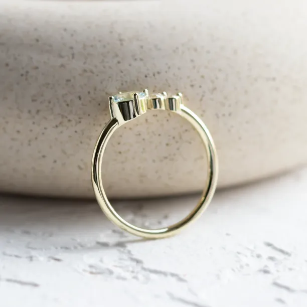 Romantic ring with aquamarine and diamonds AQUA Image