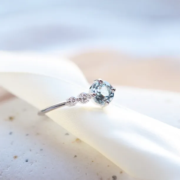Romantic ring with aquamarine and diamonds AQUA Image