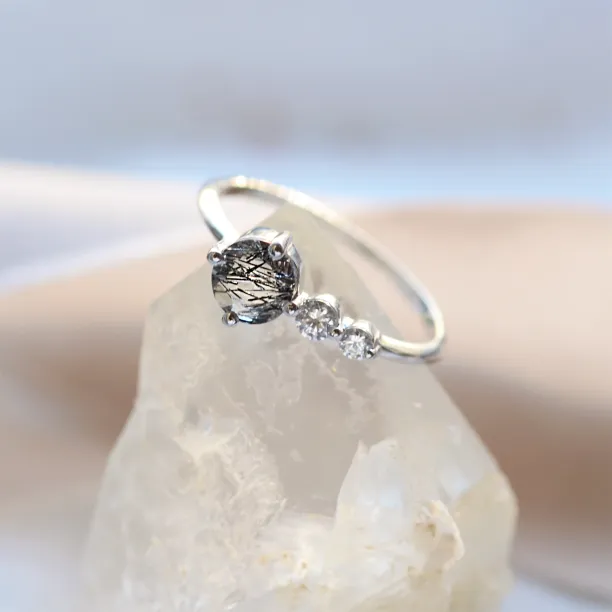 Gold ring with rutilated quartz and diamonds QUIDO Image