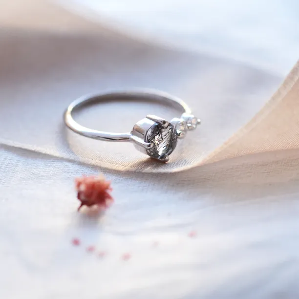 Gold ring with rutilated quartz and diamonds QUIDO Image