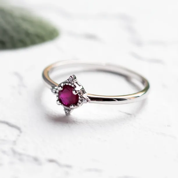 Gold ring with ruby and diamonds RUBY Image