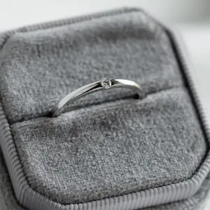 Minimalistický zásnubní prsten s diamantem HAIM Thumbnail