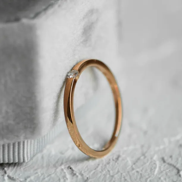 Minimalistický zásnubní prsten s diamantem HAIM Image