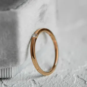 Minimalistický zásnubní prsten s diamantem HAIM Thumbnail