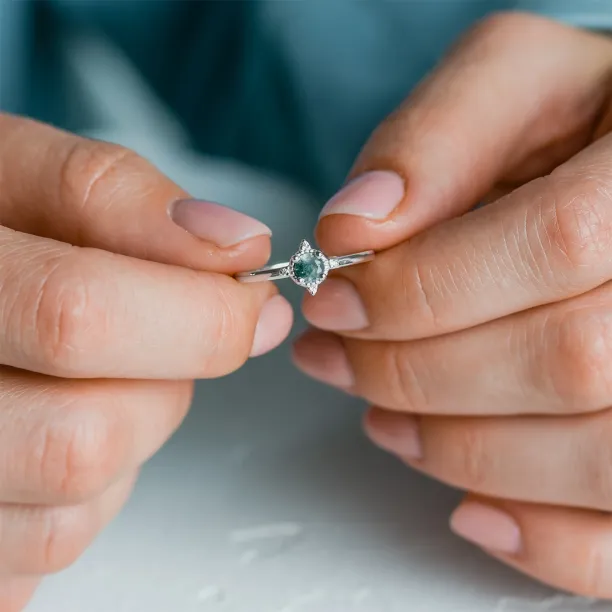 Netradiční zásnubní prsten s mechovým achátem a diamanty ALBA Image