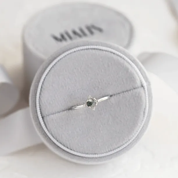 Netradiční zásnubní prsten s mechovým achátem a diamanty ALBA Image