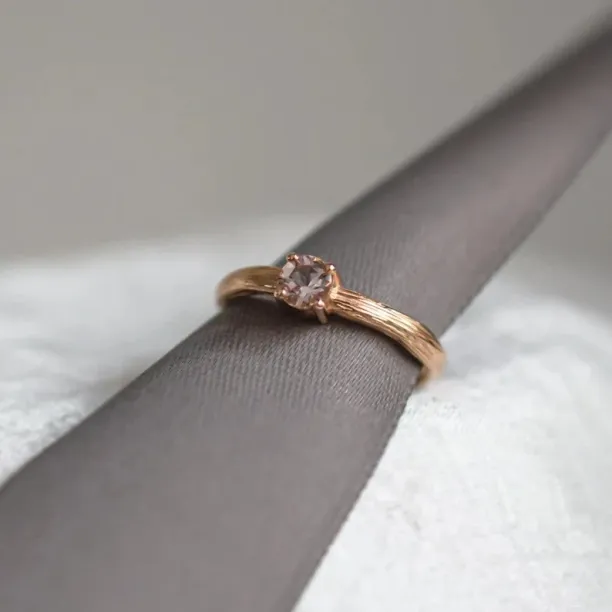 Unusual engagement ring with morganite MORGI Image