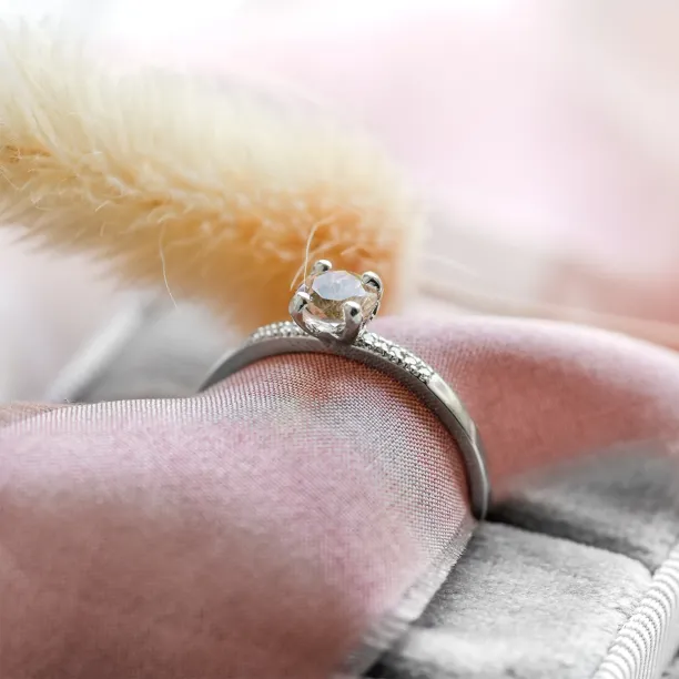 Engagement ring with morganite and diamonds GINEPRO Image