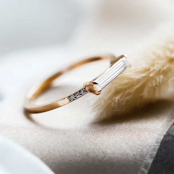 Zásnubní prsten s baguette moissanitem a diamanty CASSIA Image