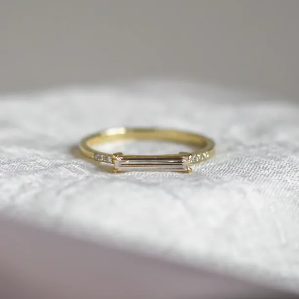 Zásnubní prsten s baguette moissanitem a diamanty CASSIA Image