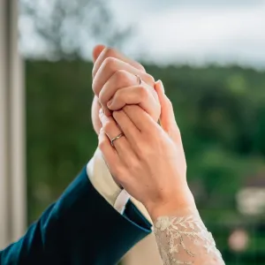 Netradiční snubní prsteny s lesklým povrchem ESTELA Thumbnail