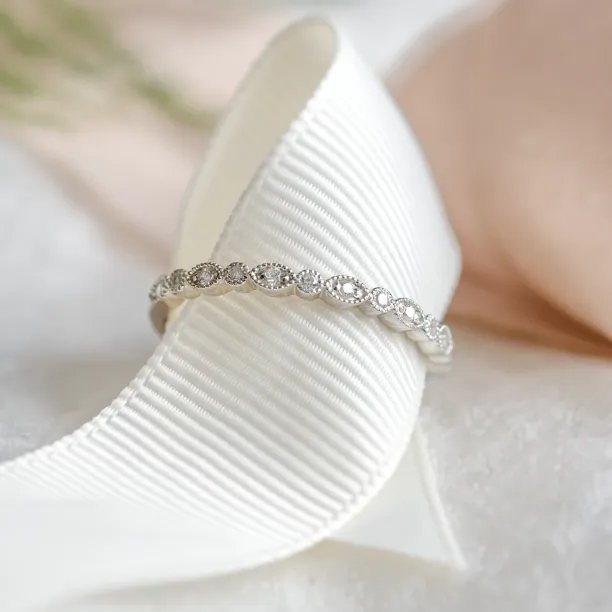 Vintage eternity prsten s diamanty LATVIA Image