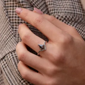 Netradiční zásnubní prsten se salt and pepper diamanty FRECCIA Thumbnail