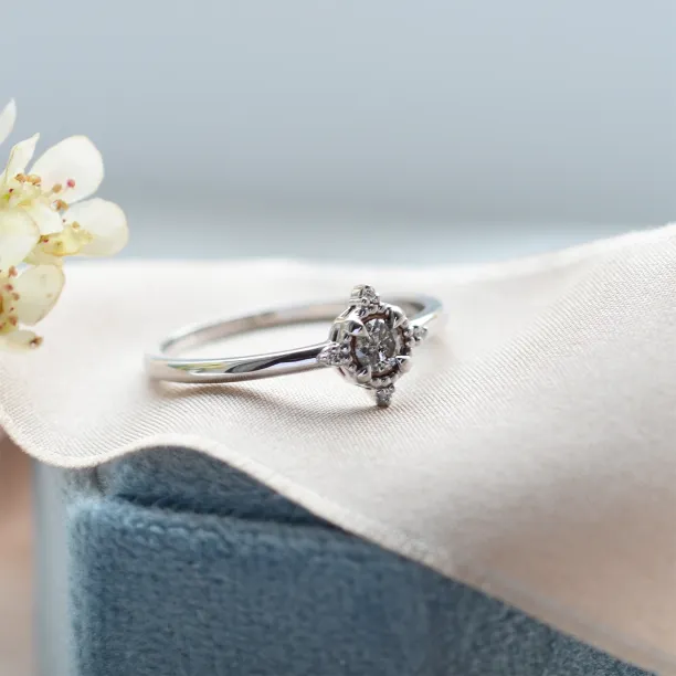 Romantic salt and pepper diamond ring ESTRELLA Image