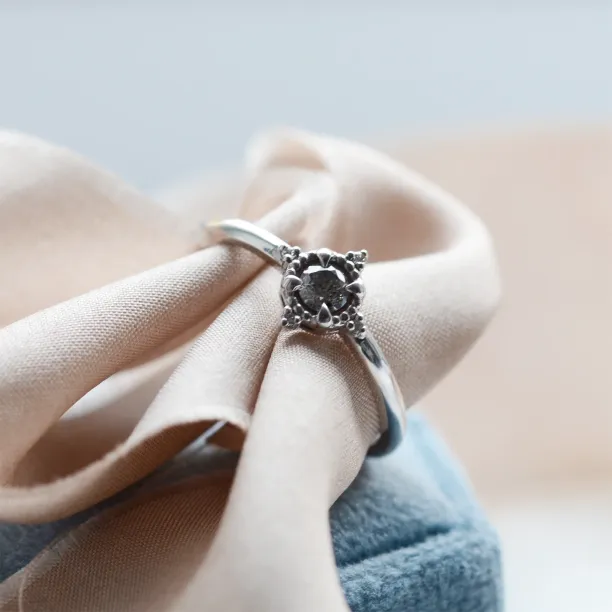 Romantic salt and pepper diamond ring ESTRELLA Image