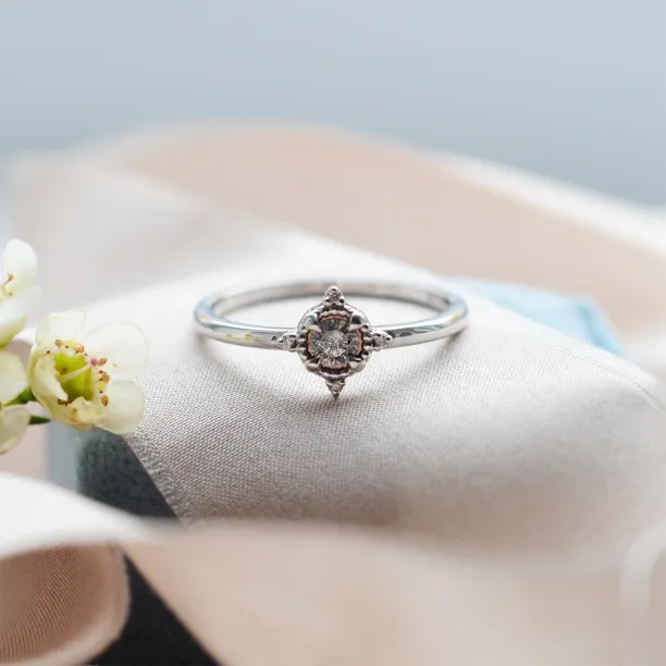 Romantic salt and pepper diamond ring ESTRELLA Image