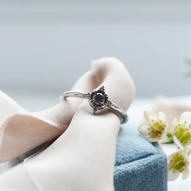 Romantic salt and pepper diamond ring ESTRELLA Image
