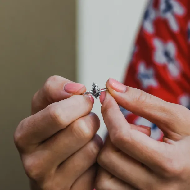 Zlatý cluster prsten se salt'n'pepper diamanty DOMIZOS Image