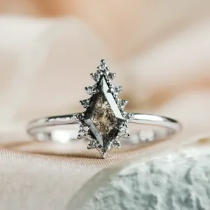 Zlatý cluster prsten se salt'n'pepper diamanty DOMIZOS Thumbnail