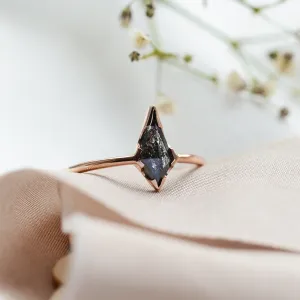 Jednoduchý zásnubní prsten s diamantem salt'n'pepper WILMA Thumbnail