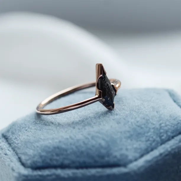 Jednoduchý zásnubní prsten s diamantem salt'n'pepper WILMA Image