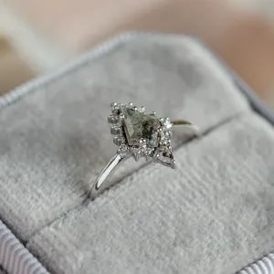 Halo netradiční prsten se salt'n'pepper diamanty DOMIZIO Thumbnail