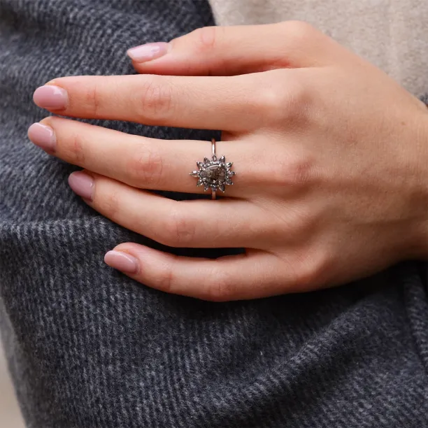 Prsten se salt'n'pepper diamanty ve tvaru květiny GIRASOLO Image